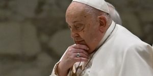 El papa Francisco salió de fase crítica causada por broncoespasmo. / Foto: CNN en Español.