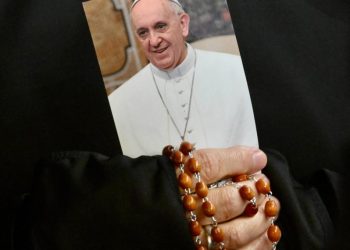 El papa ha enviado desde el hospital mensajes a diversos sectores sociales. / Foto: EFE.