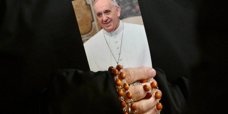 El papa ha enviado desde el hospital mensajes a diversos sectores sociales. / Foto: EFE.