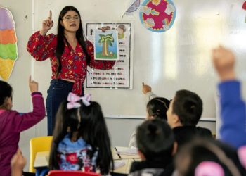 Ministerio de Educación no suspende clases presenciales. (Foto: DCA)