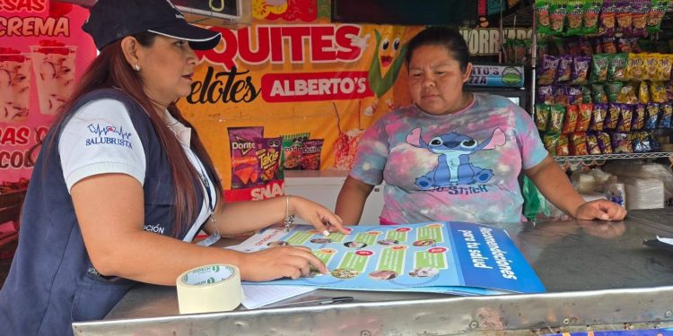 Salud aporta sanidad alimentaria en el Carnaval de Mazatenango. / Foto: MSPAS.