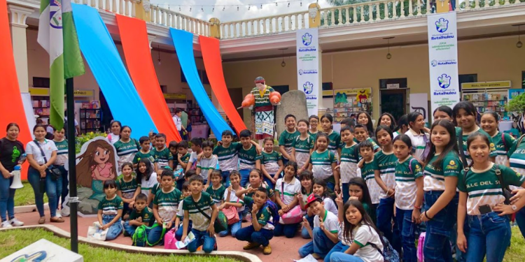Realizan feria y encuentro cultural Libro al Viento en Retalhuleu. / Foto: MCD.
