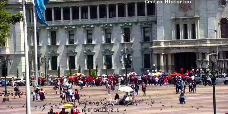 Salubristas finalizan bloqueos tras el diálogo. / Foto: PMT.