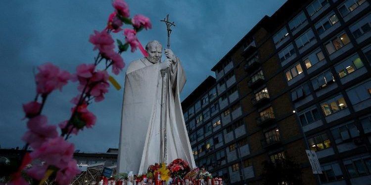 El papa Francisco cumple este viernes 14 de marzo un mes internado en el hospital Gemelli, de Roma.