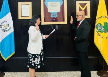 Juramentan a nuevo gerente del Infom. / Foto: Infom.