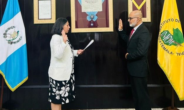 Juramentan a nuevo gerente del Infom. / Foto: Infom.