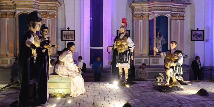La coronación de espinas, representada en el altar de velación de Jesús Nazareno El Dulce Rabí. / Foto: Eventos Católicos.