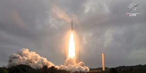 Lanzamiento de cohete con satélites a bordo. / Foto: France 24.