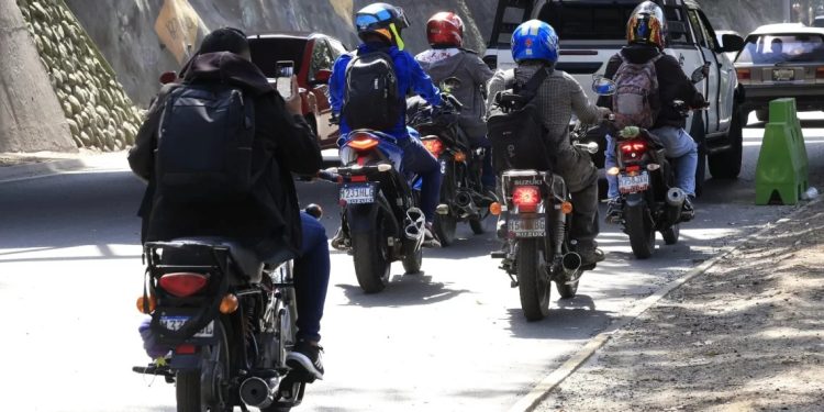 Todas las motocicletas deberán contar con el seguro obligatorio contra terceros y ocupantes para circular en el país.