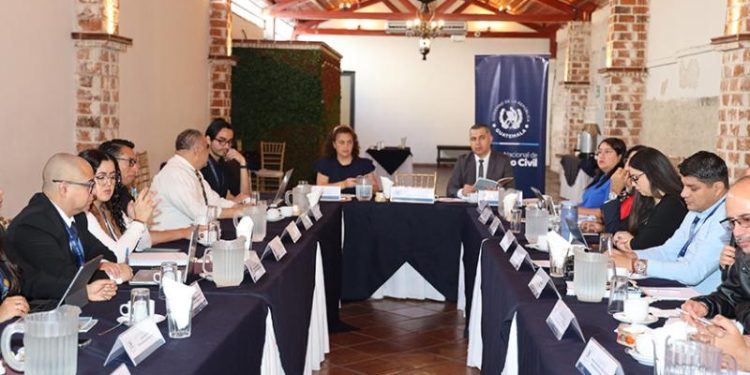 Funcionarios de SOCIUX+ de la UE analizan los procesos de gestión de pensiones civiles con personal de la Onsec.