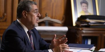 Presidente Arévalo se dirigió a la nación para anunciar derogatoria sobre seguro obligatorio. / Foto: Álvaro Interiano.