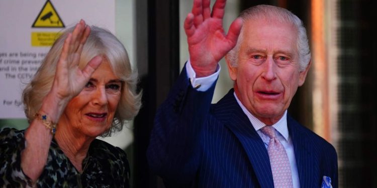 Rey Carlos III de Inglaterra y su esposa Camila. / Foto: Lecturas.