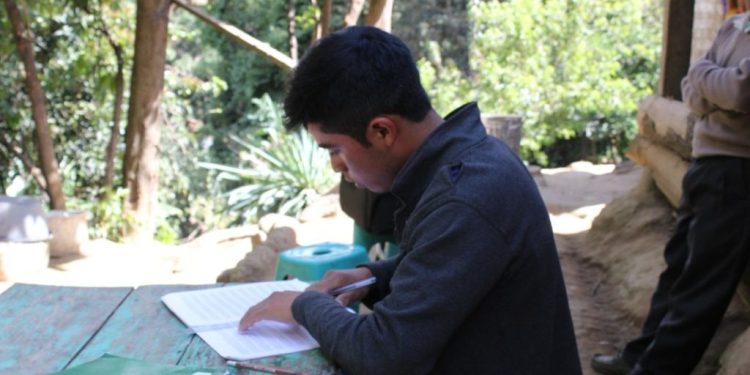 Mides mantiene abierta la convocatoria para becas de educación media. / Foto: Mides.