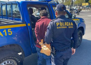 Gracias a la pronta acción de los agentes de la PNC, los delincuentes fueron capturados momentos después del enfrentamiento. Foto: PNC