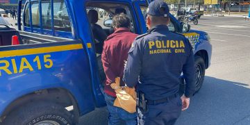 Gracias a la pronta acción de los agentes de la PNC, los delincuentes fueron capturados momentos después del enfrentamiento. Foto: PNC