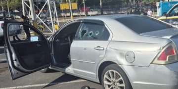 En el lugar de los hechos, las fuerzas de seguridad localizaron varias armas de fuego, incluyendo armamento de corto y largo alcance. / Foto: PNC