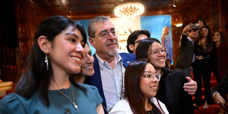Bernardo Arévalo participará en evento en el marco del Día Internacional de la Mujer. /Foto: Archivo.