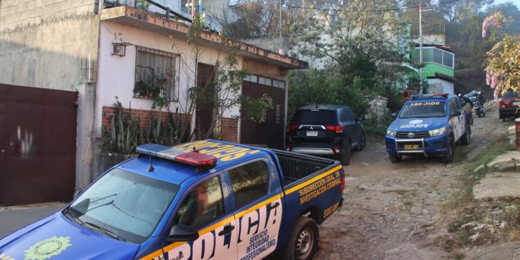 DEIC y MP realizan allanamientos en zona 18. / Foto: PNC