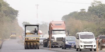 Reparación en km 44 de autopista Palín-Escuintla. / Foto: Gilber García.