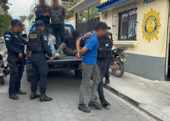 Allanamientos en Sololá deja ocho personas capturadas por narcomenudeo. / Foto: PNC