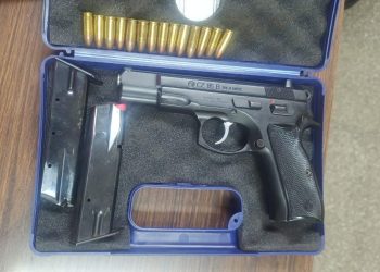 El menor fue sorprendido en posesión de una pistola marca CZ, modelo 85 B, calibre 9 mm, con número de serie H0450. / Foto: PNC.