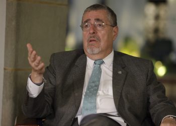 Presidente desmiente el supuesto impuesto a las tortillas por la unión del CUI con el NIT. / Foto: Gilber García.