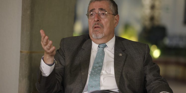 Presidente desmiente el supuesto impuesto a las tortillas por la unión del CUI con el NIT. / Foto: Gilber García.