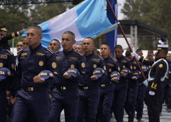 Se celebró la incorporación de nuevos agentes y la promoción de oficiales a rangos superiores. / Foto: Mingob
