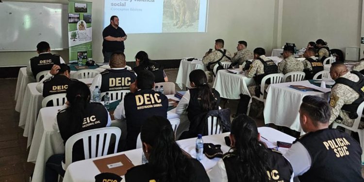 Estos espacios de capacitación permiten reforzar el compromiso de las instituciones con la protección de la fauna. / Foto: MAGA