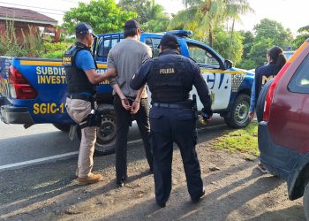 En Puerto Barrios, Izabal, fue detenido Edgar “N”, de 25 años, quien presuntamente pertenece a la Mara Salvatrucha. / Foto: PNC