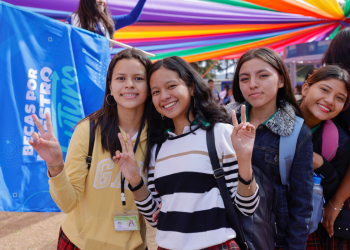 Estudiantes pueden aplicar al programa Becas por Nuestro Futuro desde su página web.