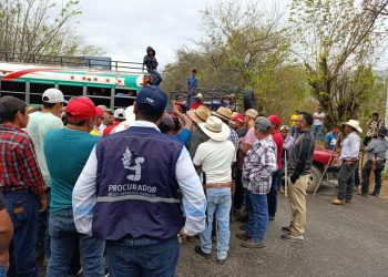 Gobernador de Chiquimula dialoga con vecinos para liberar bloqueo en Olopa