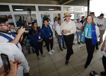 Presidente supervisa atención del Centro de Atención a Retornados en Tecún Umán, San Marcos.