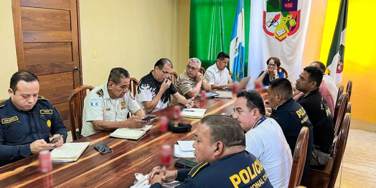 Coordinan esfuerzos para fortalecer seguridad y orden vial en San Benito, Petén