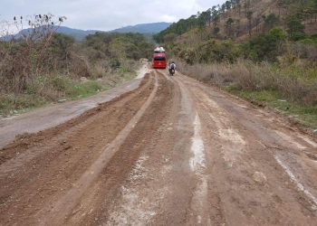 Avanza el mejoramiento vial en San Carlos Alzatate, Jalapa