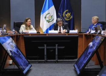 En el Salón Mayor del Ministerio de Gobernación (Mingob), zona 1 capitalina, se llevó a cabo la Primera Reunión Ordinaria de la Comisión Nacional Contra la Violencia Armada. / Foto: Mingob