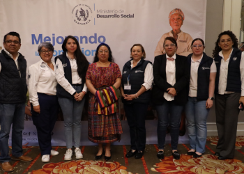 Mides y autoridades municipales analizan mejoras en el programa Comedor Social. / Foto: Mides.