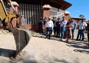 Inicia la construcción de una nueva vía en San Martín Jilotepeque