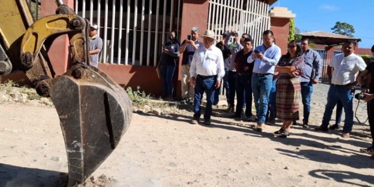 Inicia la construcción de una nueva vía en San Martín Jilotepeque