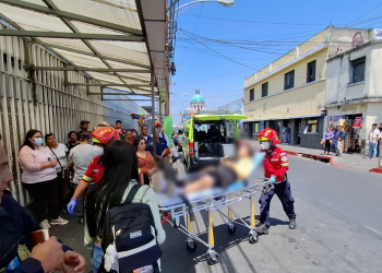 Dos jovencitas de 16 años resultaron heridas en el ataque en San Pedro Ayampuc. / Foto: Bomberos Municipales.