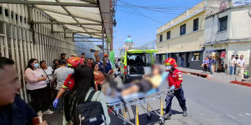 Dos jovencitas de 16 años resultaron heridas en el ataque en San Pedro Ayampuc. / Foto: Bomberos Municipales.