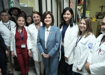 Vicepresidenta Karin Herrera supervisó el Hospital de Antigua Guatemala. / Foto: vicepresidencia de la República.