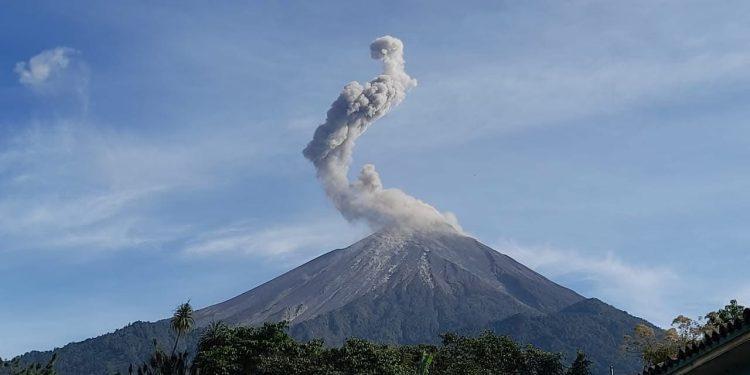 Volcán de Fuego retorna a sus niveles normales de actividad. / Foto: Archivo Conred.