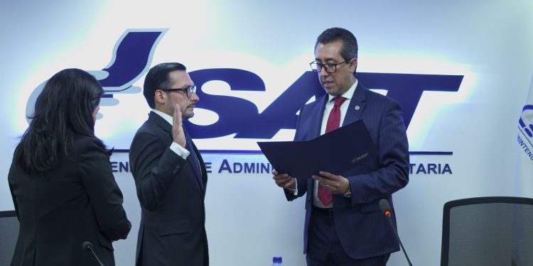 Werner Ovalle, juramentado como nuevo Superintendente de la SAT