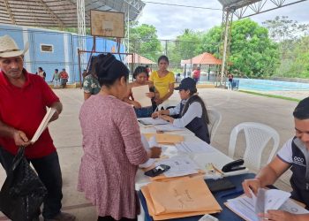 Familias de más de 50 comunidades de Chiquimula se benefician con el Bono Social como parte de la iniciativa Mano a Mano.