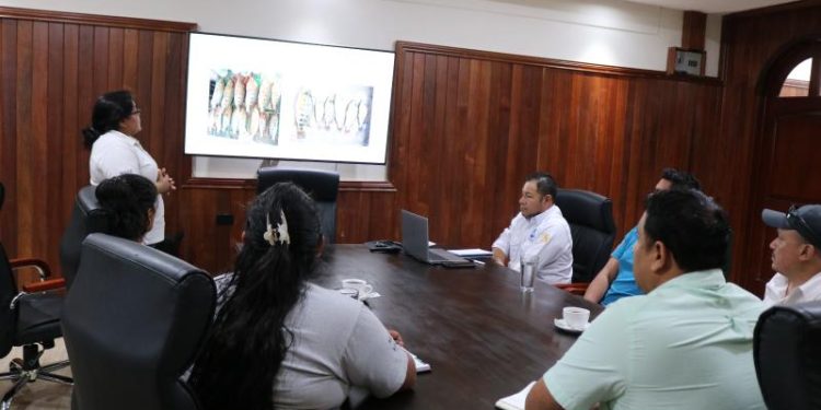 Capacitan sobre conservación del Pez Blanco en el lago Petén Itzá. / Foto: MAGA.