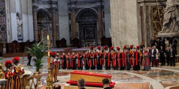 Capilla ardiente del papa Francisco, en la basílica de San Pedro. / Foto: Diario Sur.