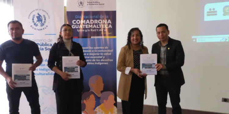 Presentan resultados del cumplimiento de la Política Nacional de Comadronas de los cuatro pueblos. (Foto: MSPAS)