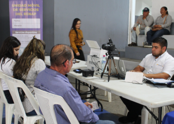 Pobladores de Suchitepéquez asisten a la jornada móvil de servicios integrados