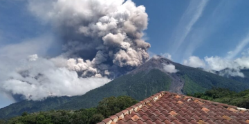 Localizan a dos turistas extraviados en el volcán Santa María. /Foto: Conred.